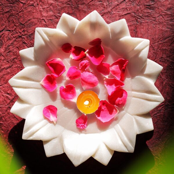 White Marble Urli Bowl – Handmade Luxury Decor for Floating Flowers & Candles