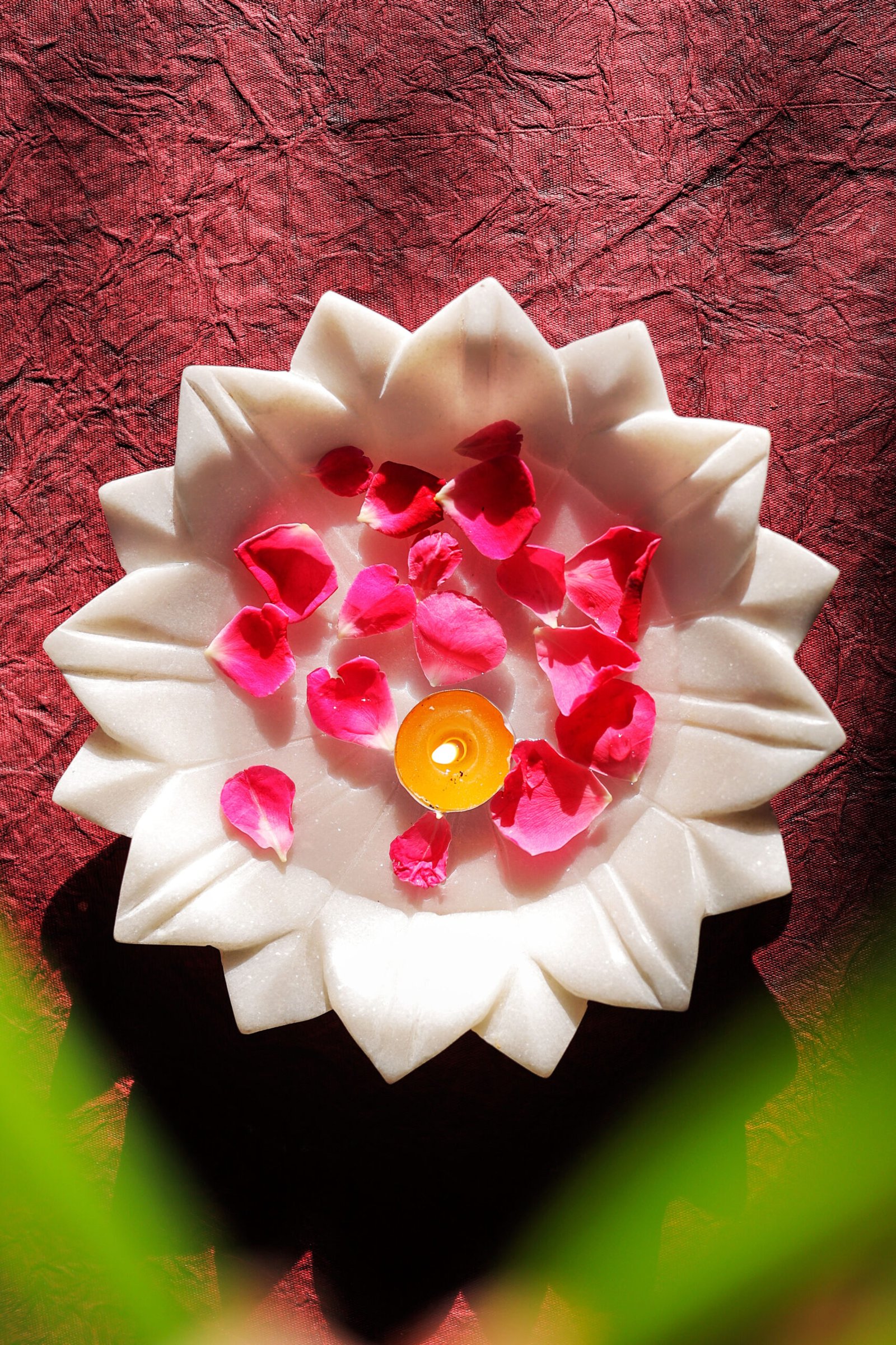 White Marble Urli Bowl – Handmade Luxury Decor for Floating Flowers & Candles