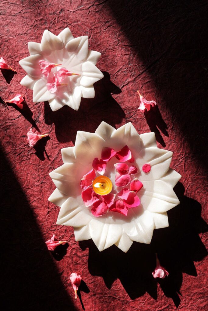 White Marble Urli Bowl – Handmade Luxury Decor for Floating Flowers & Candles - image 2