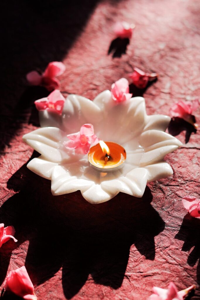 White Marble Urli Bowl Set – Handmade Luxury Decor for Floating Flowers & Candles - image 2