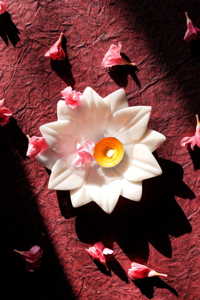 White Marble Urli Bowl Set – Handmade Luxury Decor for Floating Flowers & Candles - image 3