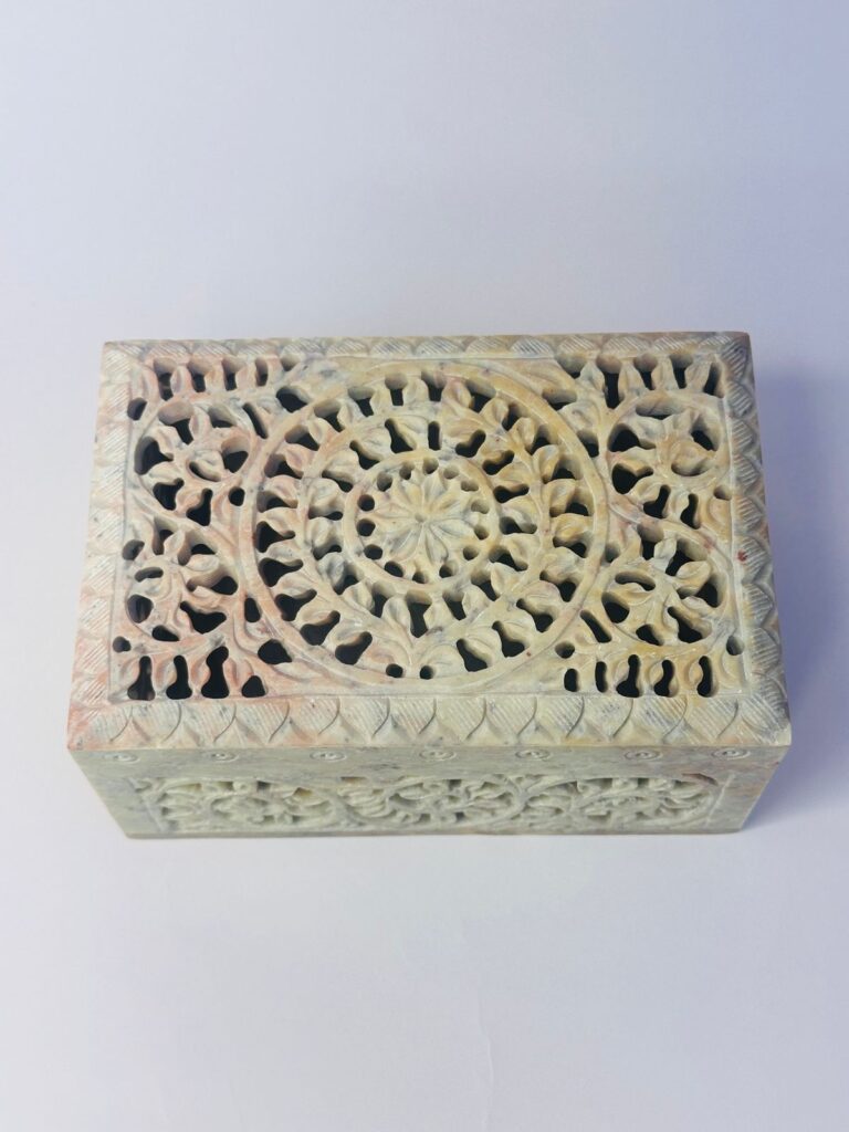Beautiful Rectangle Marble Carving Jewelry Box Handcrafted Item 6x4 Inch - image 4